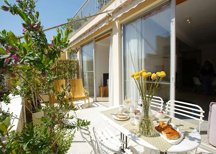 Marble Suites, Plaka